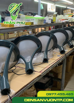 Đèn chiếu sáng ngoài trời moony