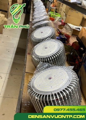 Đèn nhà xưởng HB trên bàn lắp đèn Trần Phú