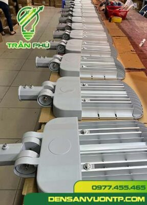 đèn đường PI 150W mặt sau