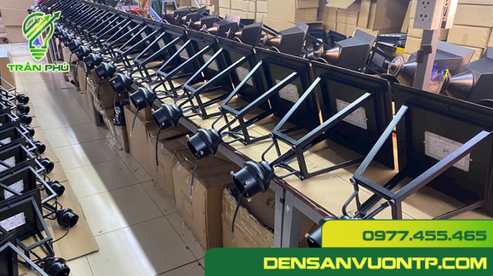 xưởng sản xuất đèn trụ sân vườn kiểu anh hãng Trần Phú