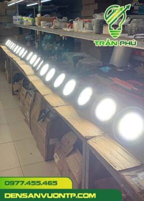 đèn nhà xưởng UFO HB02 100W chiếu sáng