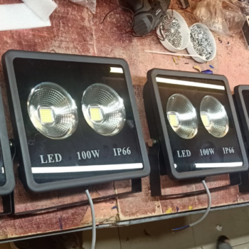 đèn pha chén 100w của công ty Trần Phú